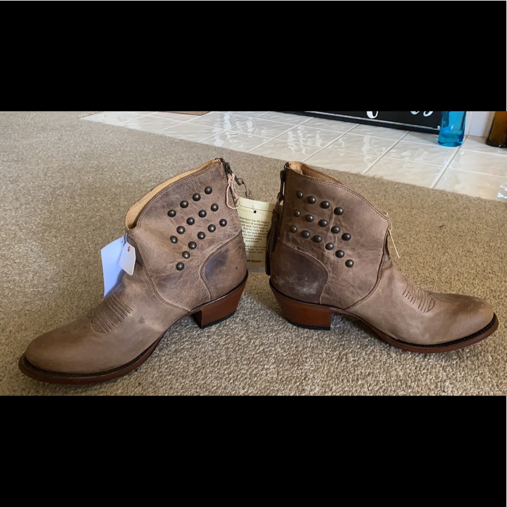 Shyanne CowGirl Booties - NWT - Picture 2 of 3